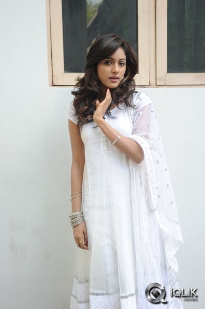 Vithika-Sheru-at-Prema-Ishq-Kaadhal-Press-Meet